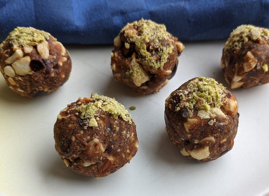 Date and Cashew Energy Balls Snack Recipe